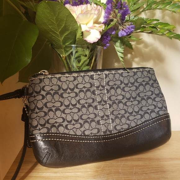 Authentic Coach Wristlet - Picture 3 of 11